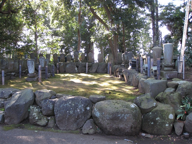 掃き清められた世代墓地