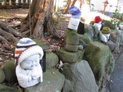 毛糸の帽子をかぶるお地蔵さん 2